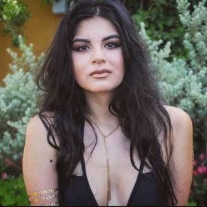 Meet your Posher, Clarissa